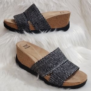 Earth Origins Wedge Slide Sandal
NWBOX